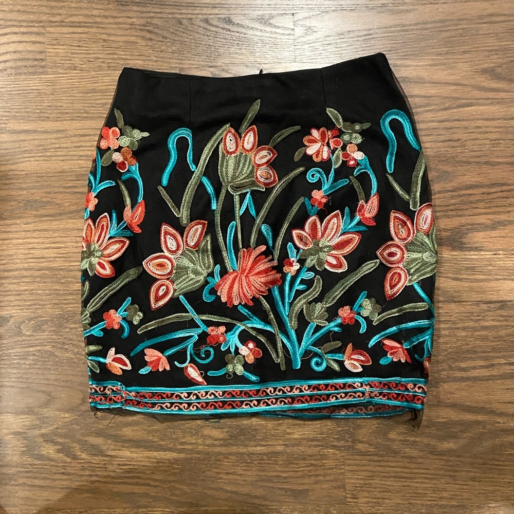 LF embroidered skirt